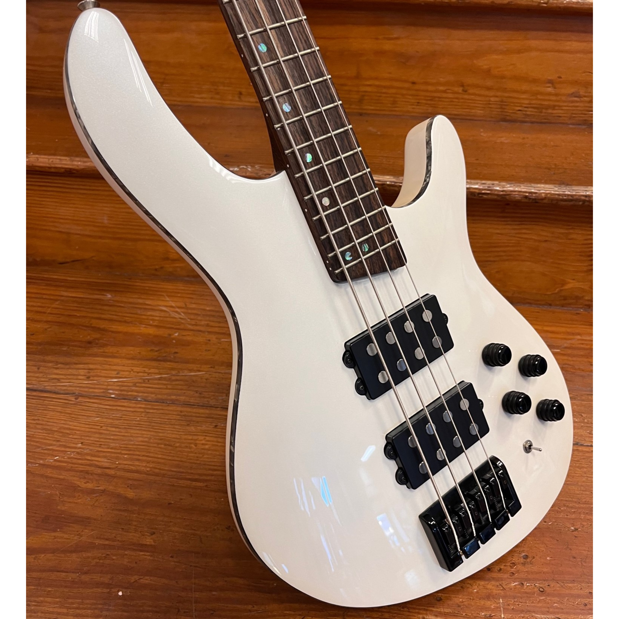 Lemon Decoration coffee SECONDHAND Cort C4H 4 String Bass White Pearl - GigGear