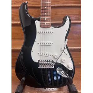 SECONDHAND Fender Standard Stratocaster (Made in Mexico) Black inc. Trem Arm 