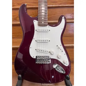 SECONDHAND Fender Standard Stratocaster, Made in Mexico, (2000) - Midnight Wine