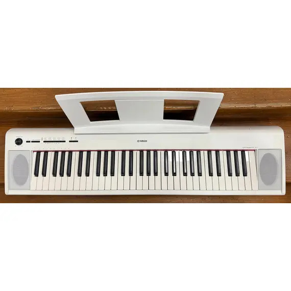 SECONDHAND Yamaha Piagerro Keyboard 61 Key - White inc. Gig Bag