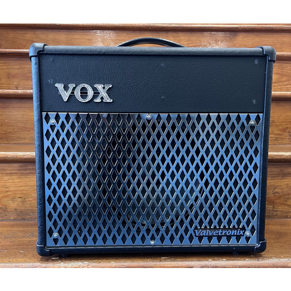 SECONDHAND Vox VT30 Valvetronix 30w Guitar Amp with FX + Vox VFS5 Foot Controller