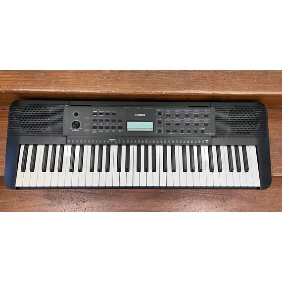 SECONDHAND Yamaha PSR-E273 61-Key Keyboard inc Stand