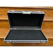 SECONDHAND Stagg UPC Pedalboard + Case 