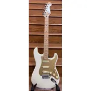 SECONDHAND Fender Standard Stratocaster - Arctic White (With Gold Pickguard)