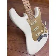SECONDHAND Fender Standard Stratocaster - Arctic White (With Gold Pickguard)