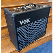 SECONDHAND Vox VT30 Valvetronix 30w Guitar Amp with FX + Vox VFS5 Foot Controller