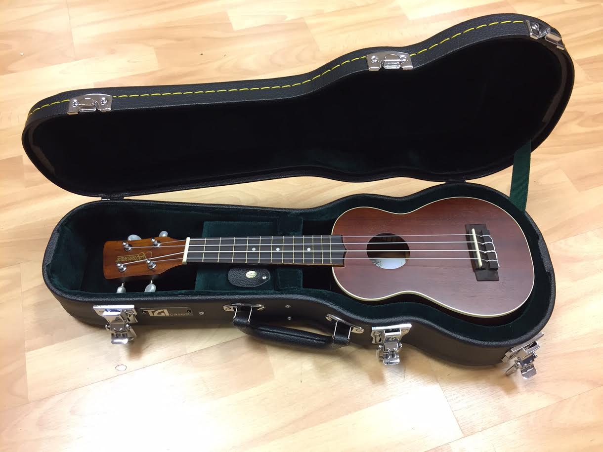 Brunswick Soprano Ukulele with TGI Hard Case GigGear