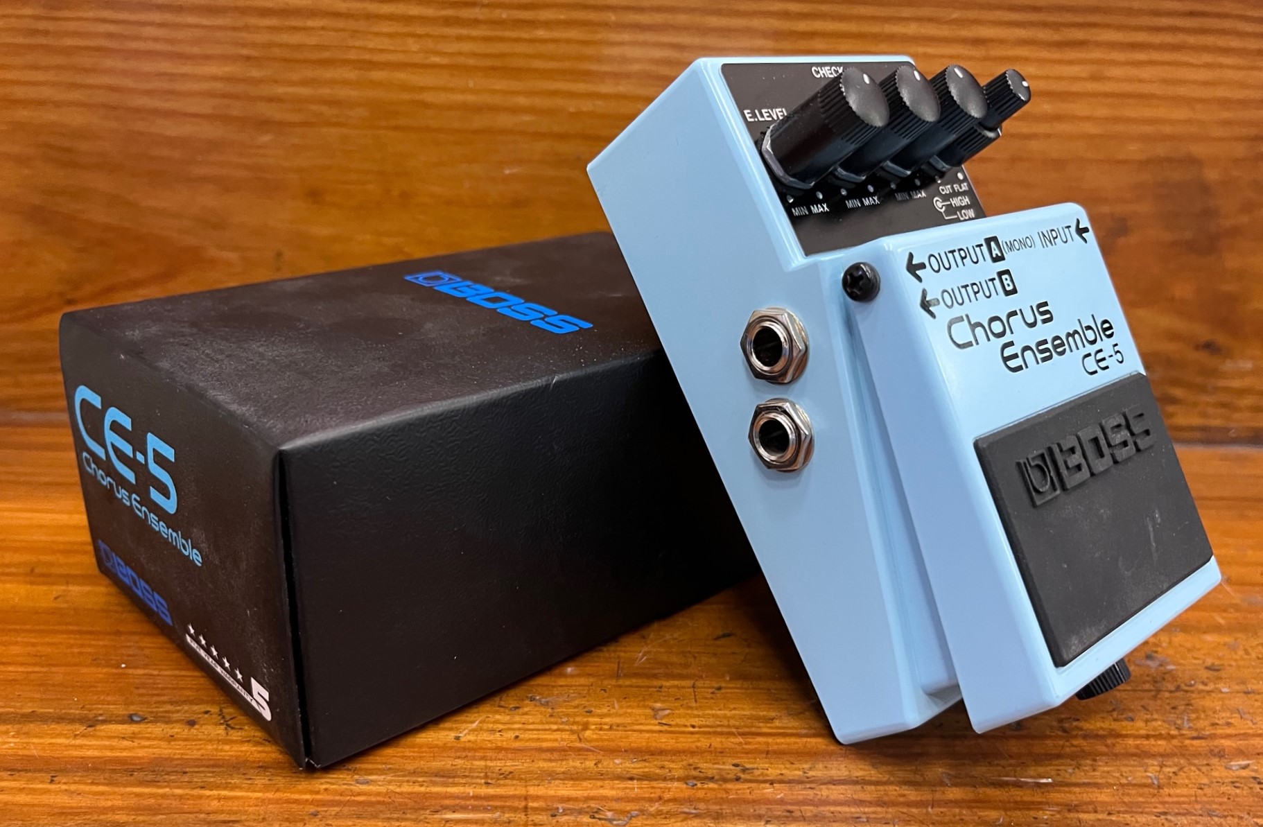 ギター CE-5 (Chorus Ensemble) ce_5_top_gal.jpg