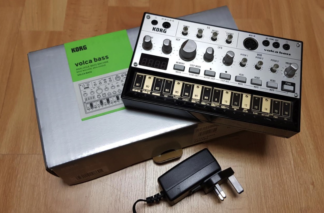 Korg Volca Bass B-STOCK inc KA350 Power Supply - Analogue Bass
